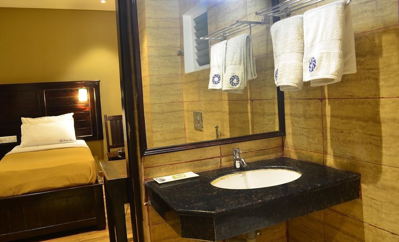 Ranis Grand Hotel Coimbatore Buitenkant foto